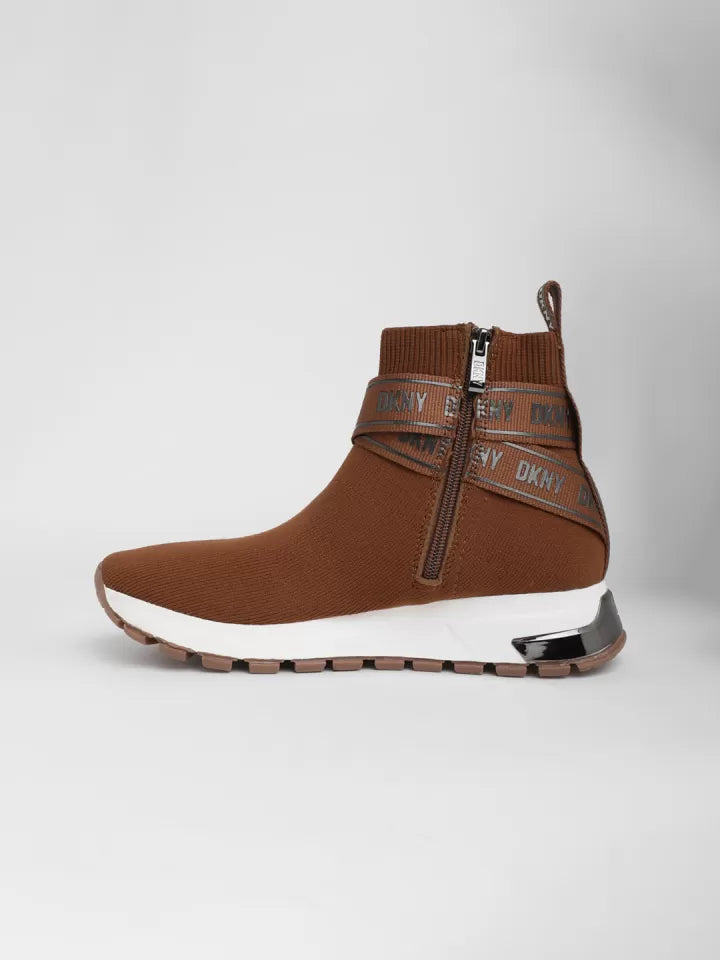DKNY Miley Slip On Sneakers in brown 7.5M