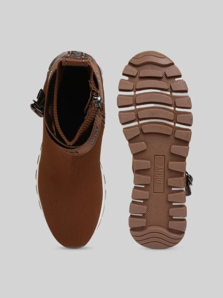 DKNY Miley Slip On Sneakers in brown 7.5M