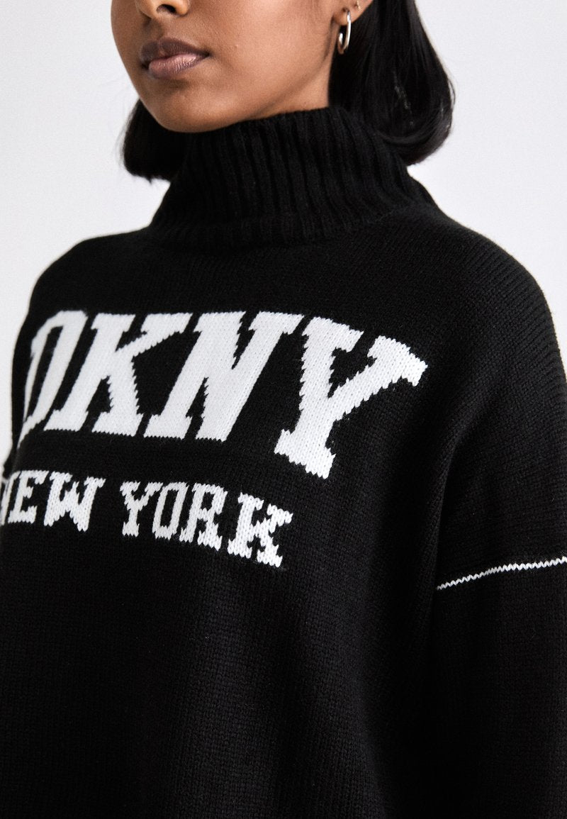 DKNY INTARSIA LOGO TURTLENECK HIGH LOW BOXY SWEATER - Jumper - black/ivory size M
