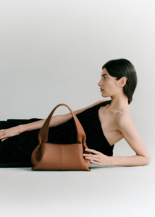 Polene Numéro Neuf East West
EDITION TEXTURED Caramel