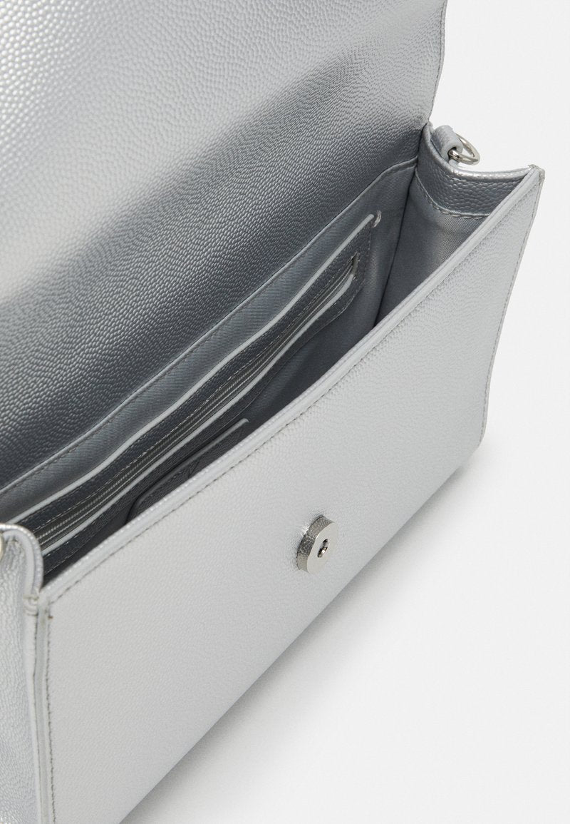 Valentino Bags
DIVINA - Clutch