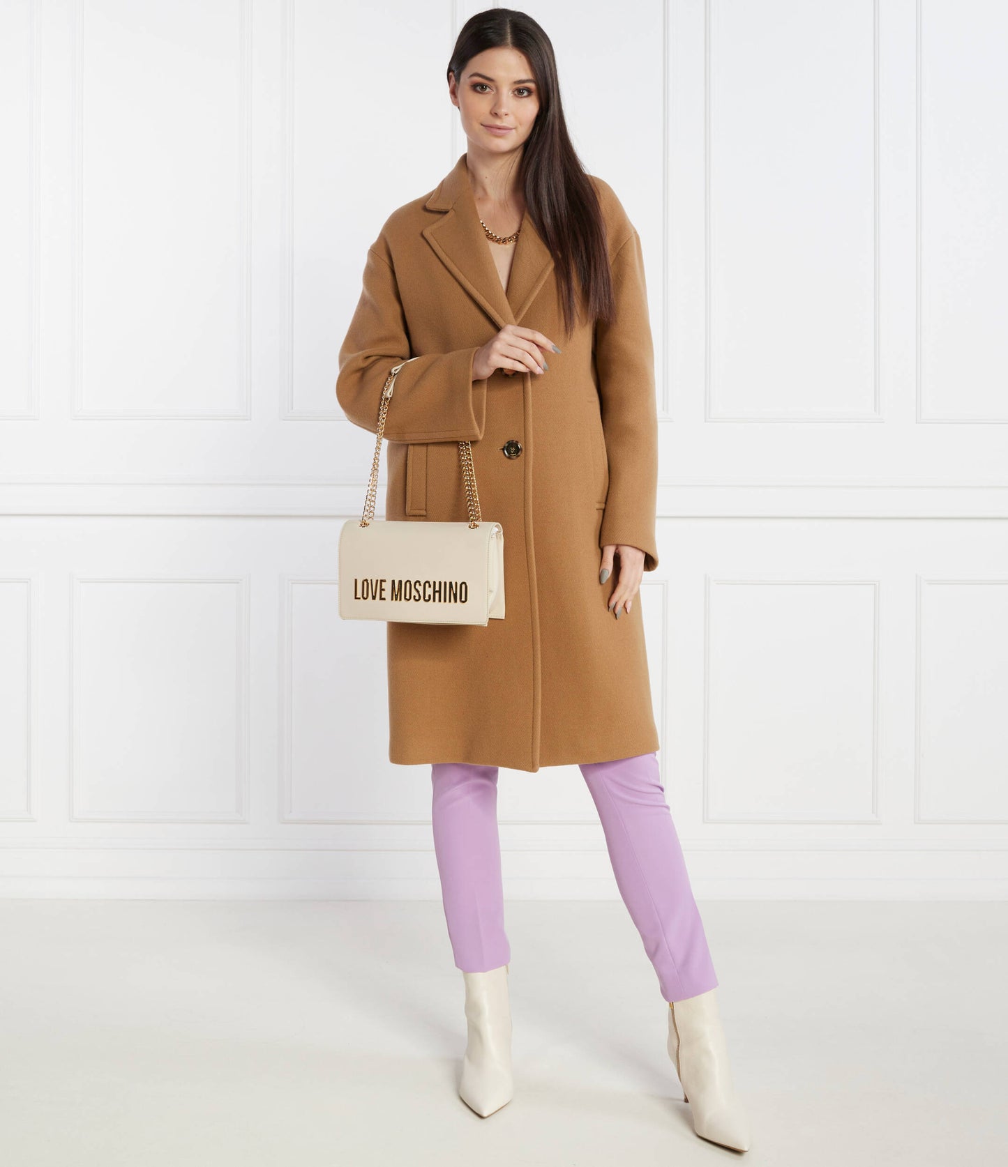 Love Moschino shoulder bag in off white