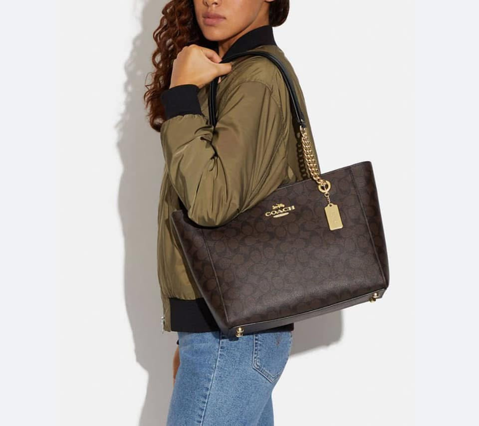 Coach CAMMIE CHAIN TOTE IN SIGNATURE CANVAS