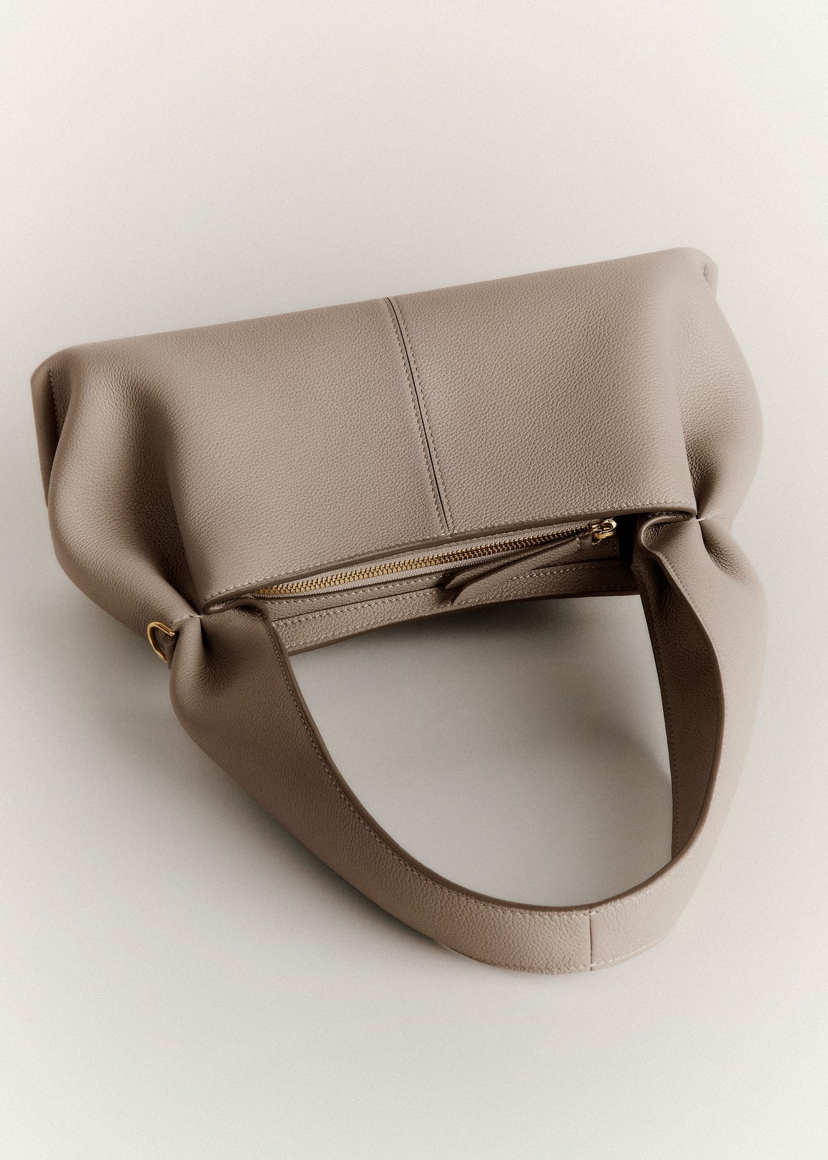 Polene Numéro Neuf East West
EDITION TEXTURED Taupe