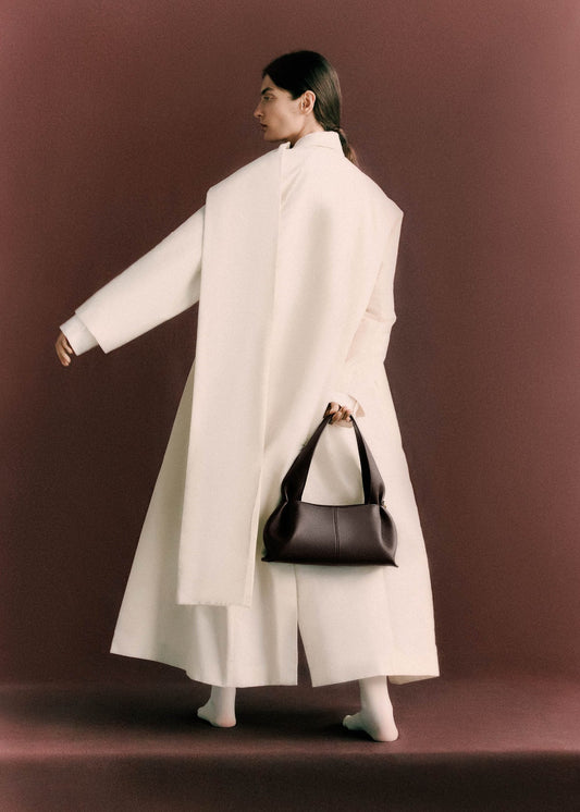 Polene Numéro Neuf East West
EDITION TEXTURED Ebony