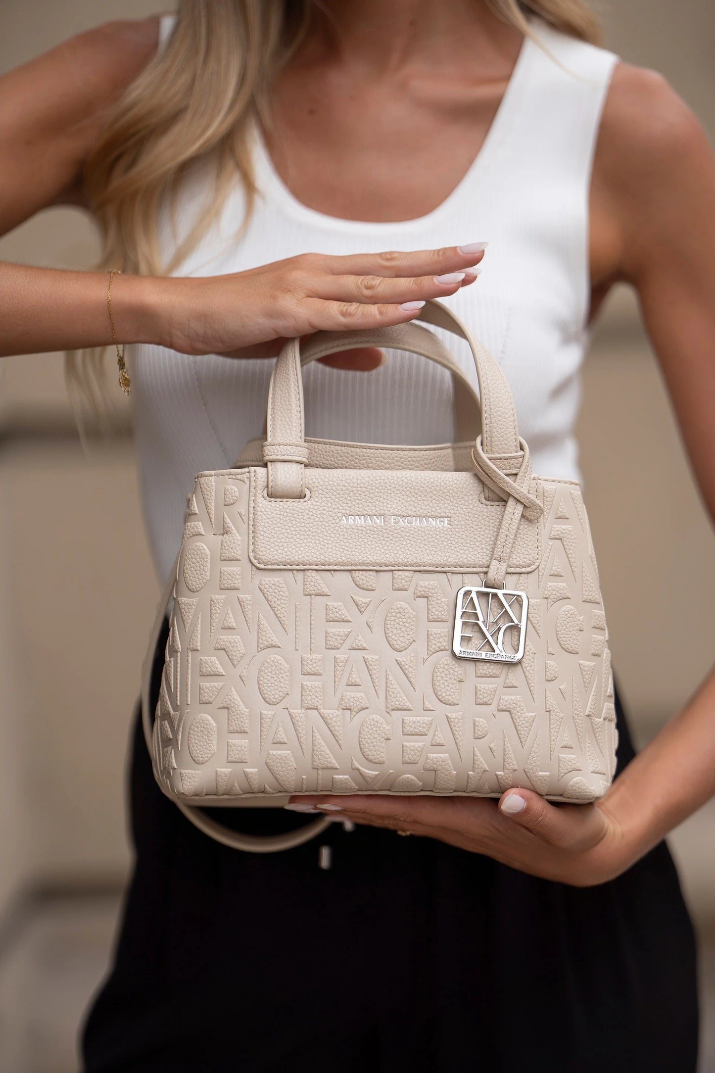 Armani Exchange
Liz Monogram S Handbag imitation leather coconut shell