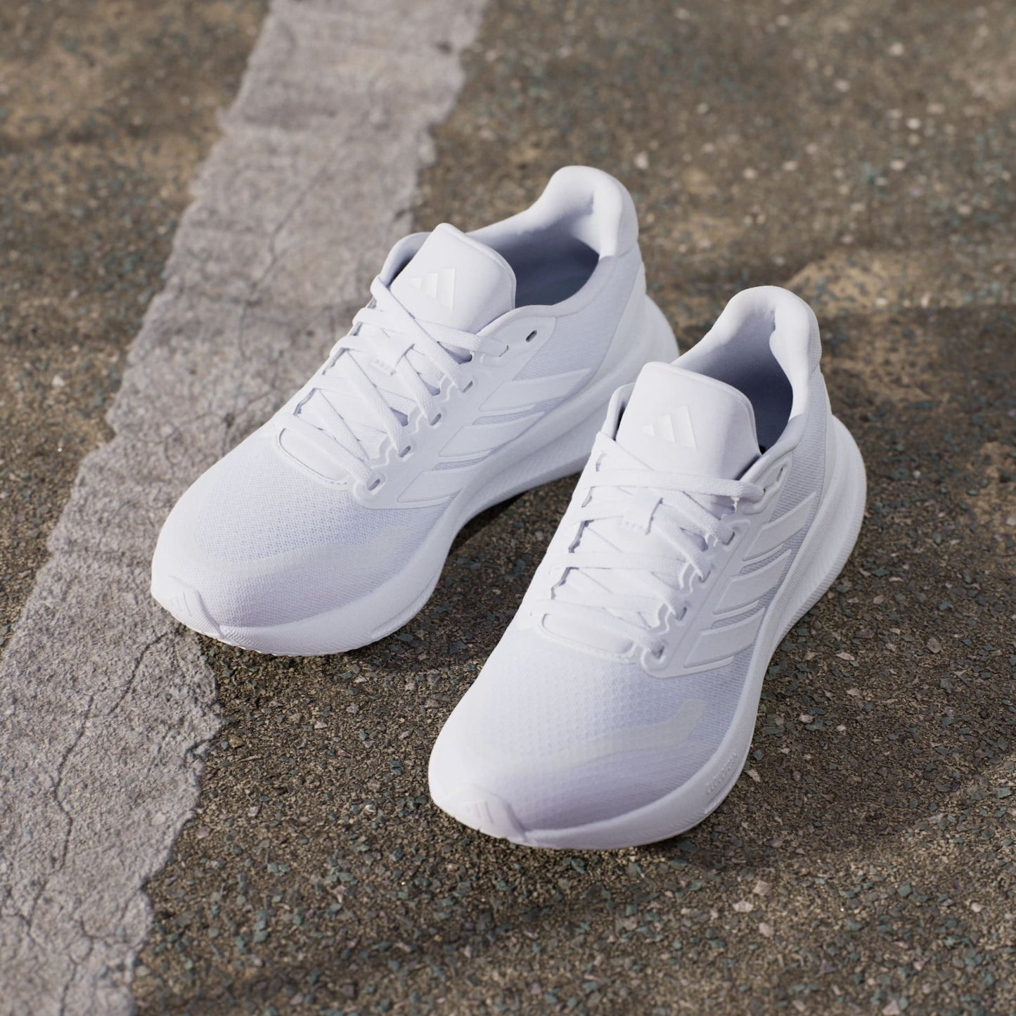 ADIDAS RUNFALCON 5 RUNNING SHOE SIZE 39.5 in cloud white
