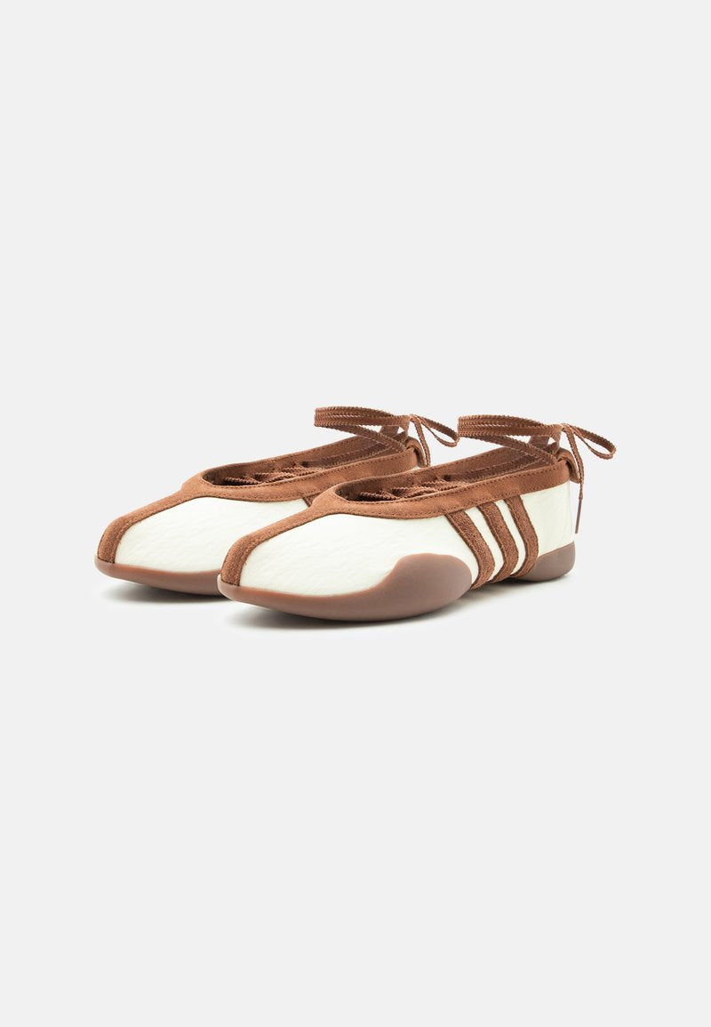 TAEKWONDO MEI BALLET W - Ankle strap ballet pumps - cream white/preloved brown/gold-coloured metallic size 39