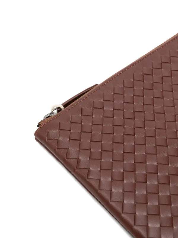 DRAGON DIFFUSION
A4 woven clutch bag in brown