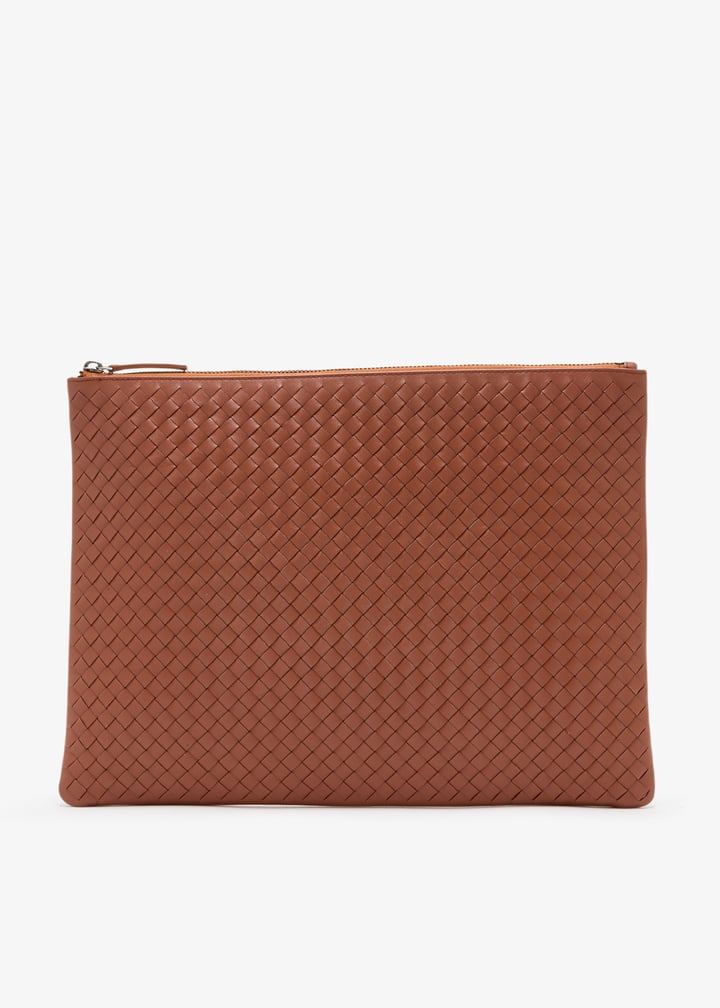 DRAGON DIFFUSION
A4 woven clutch bag in light brown