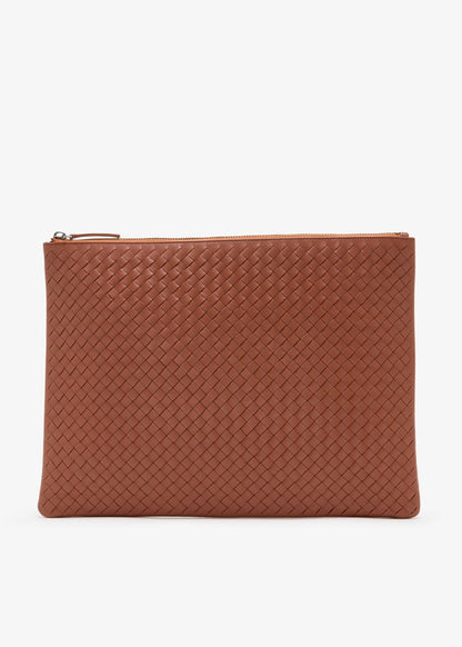 DRAGON DIFFUSION
A4 woven clutch bag in light brown