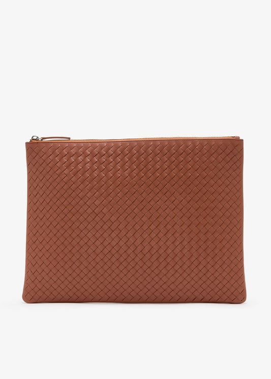 DRAGON DIFFUSION
A4 woven clutch bag in light brown