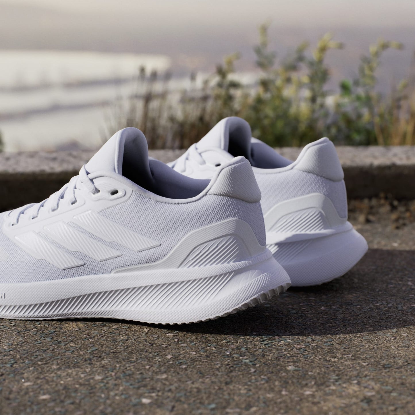 ADIDAS RUNFALCON 5 RUNNING SHOE SIZE 39.5 in cloud white
