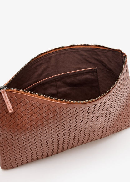 DRAGON DIFFUSION
A4 woven clutch bag in light brown