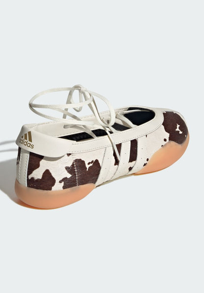 Adidas TAEKWONDO MEI BALLERINA - Ankle cuff ballet pumps - aurora coffee ftwr white gum size 39