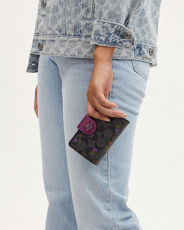 Coach Medium Corner Zip Wallet In Signature Canvas With Country Floral Print