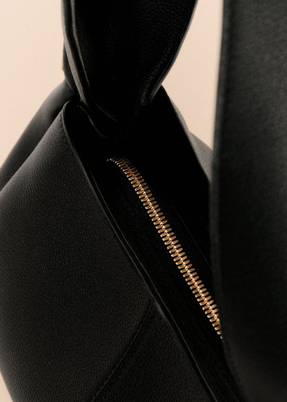 Polene Numéro Neuf East West
EDITION TEXTURED BLACK