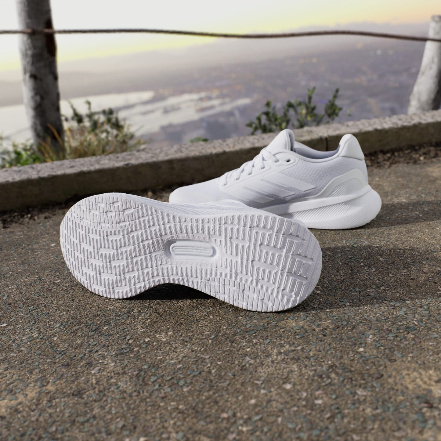 ADIDAS RUNFALCON 5 RUNNING SHOE SIZE 39.5 in cloud white