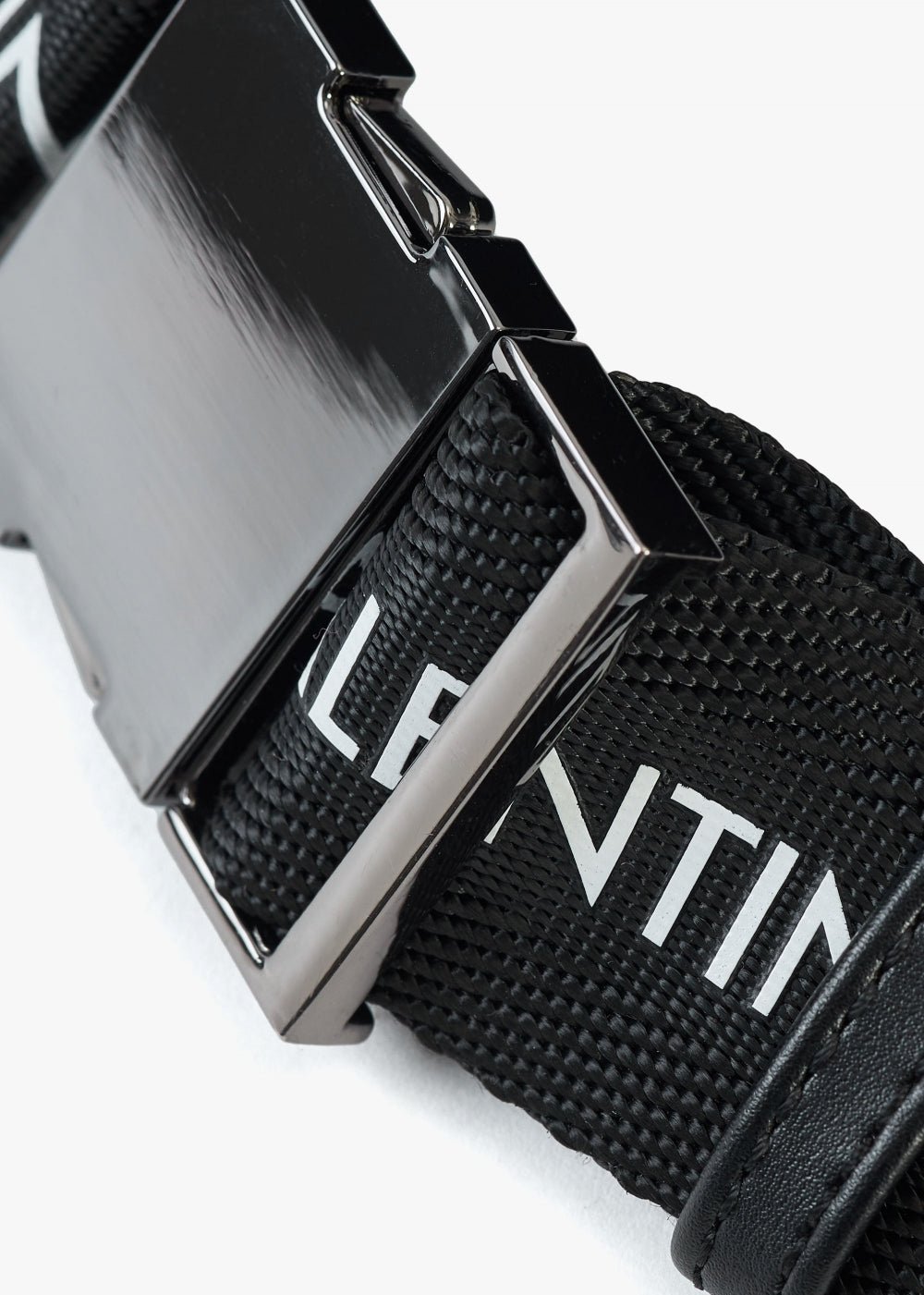 VALENTINO BAGS
Unisex Kylo Belt Bag In Black