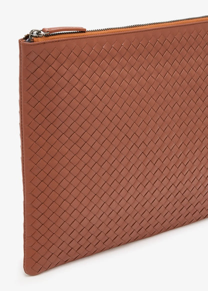 DRAGON DIFFUSION
A4 woven clutch bag in light brown