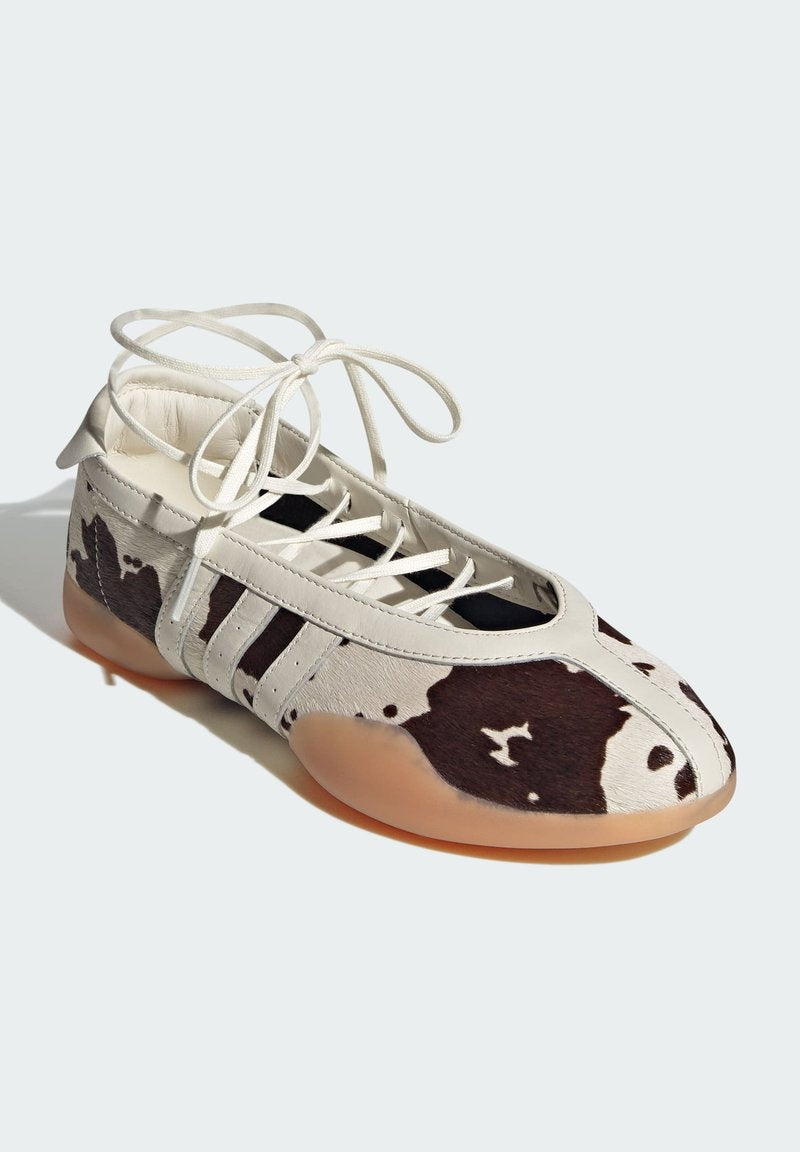 Adidas TAEKWONDO MEI BALLERINA - Ankle cuff ballet pumps - aurora coffee ftwr white gum size 39