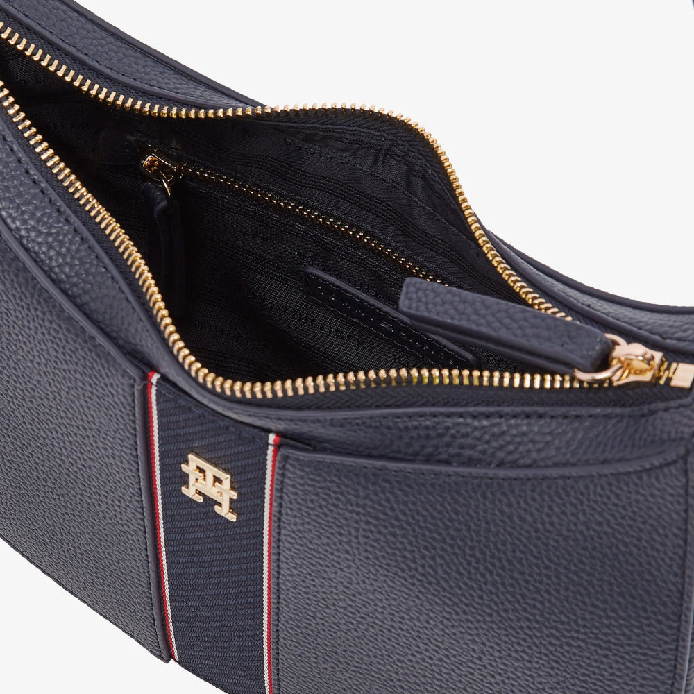 Tommy Hilfiger Shoulder Bag in Black